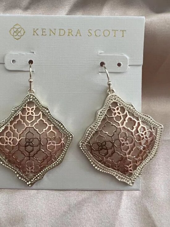 Kendra Scott Stud Earrings - Picture 1 of 6